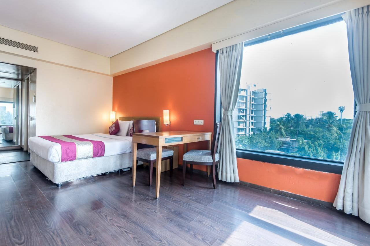 Oyo Flagship 584 Santacruz East Hotel Malad Exterior photo